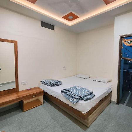 Shree Trilokeshwar Guesthouse Uddzsaín Kültér fotó