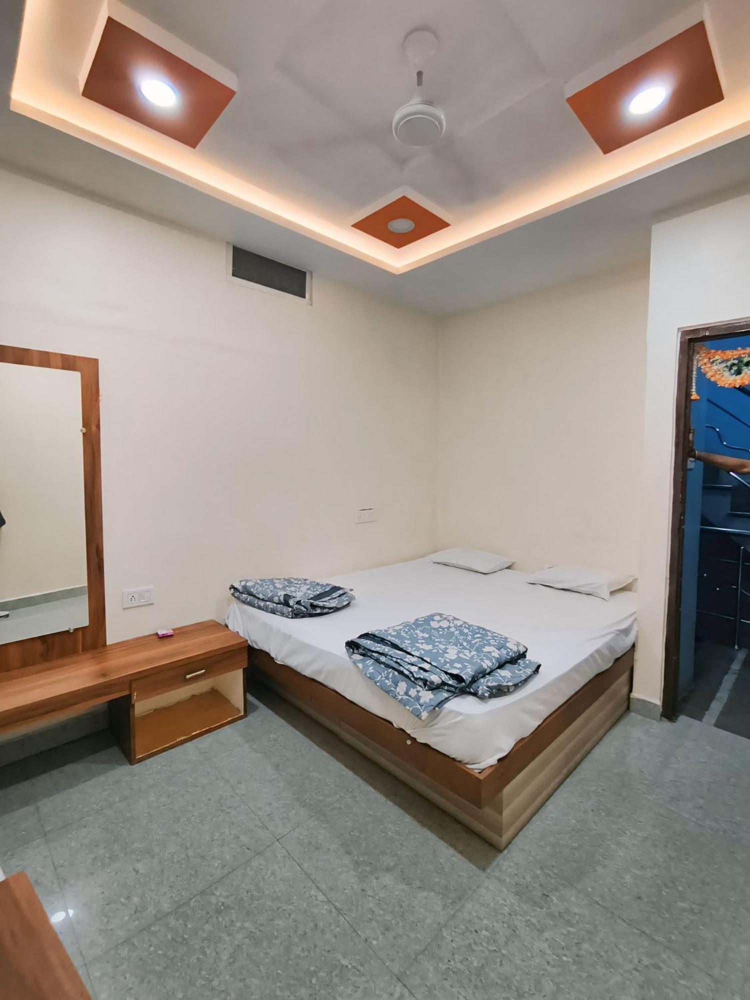 Shree Trilokeshwar Guesthouse Uddzsaín Kültér fotó