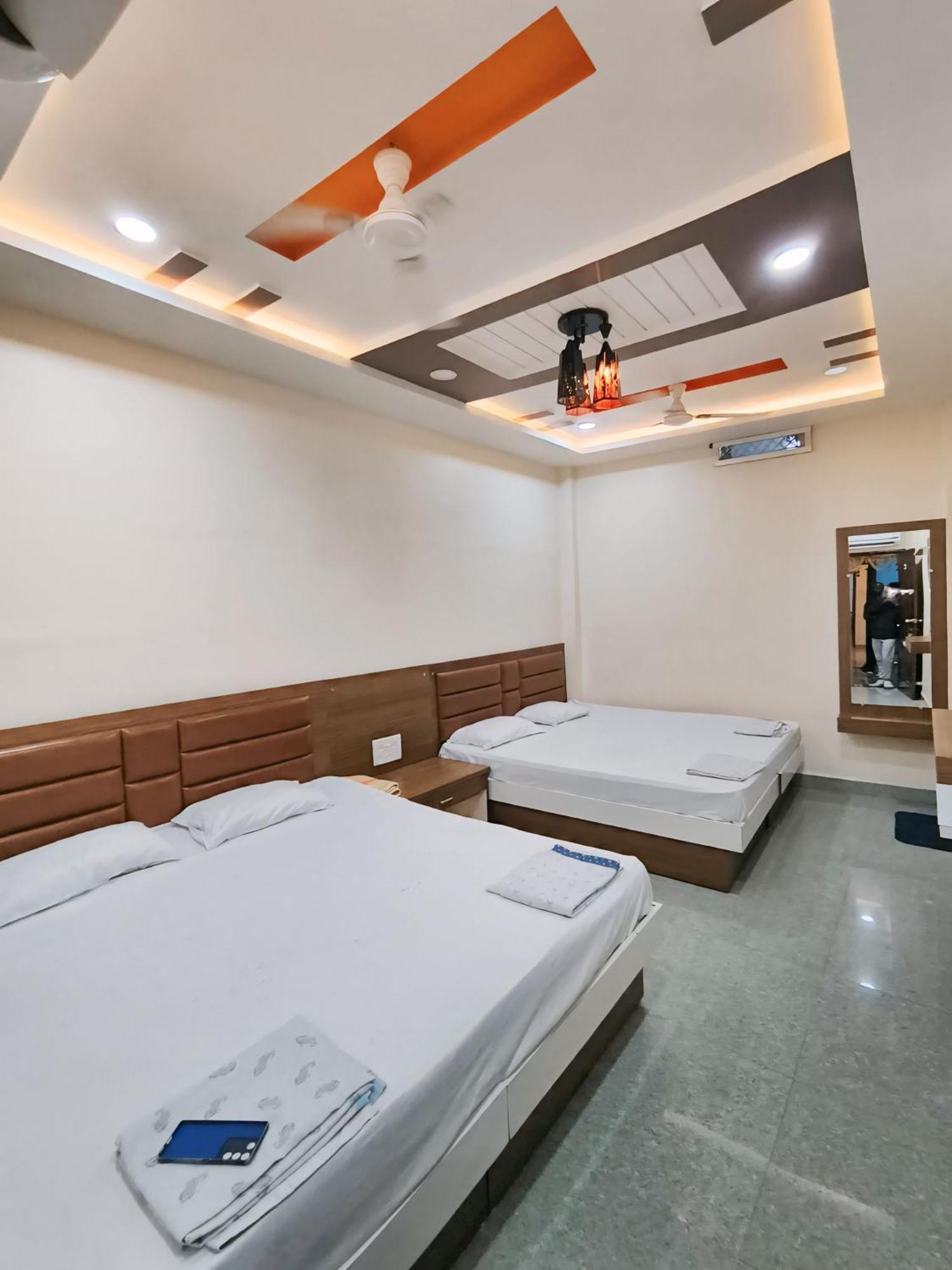 Shree Trilokeshwar Guesthouse Uddzsaín Kültér fotó