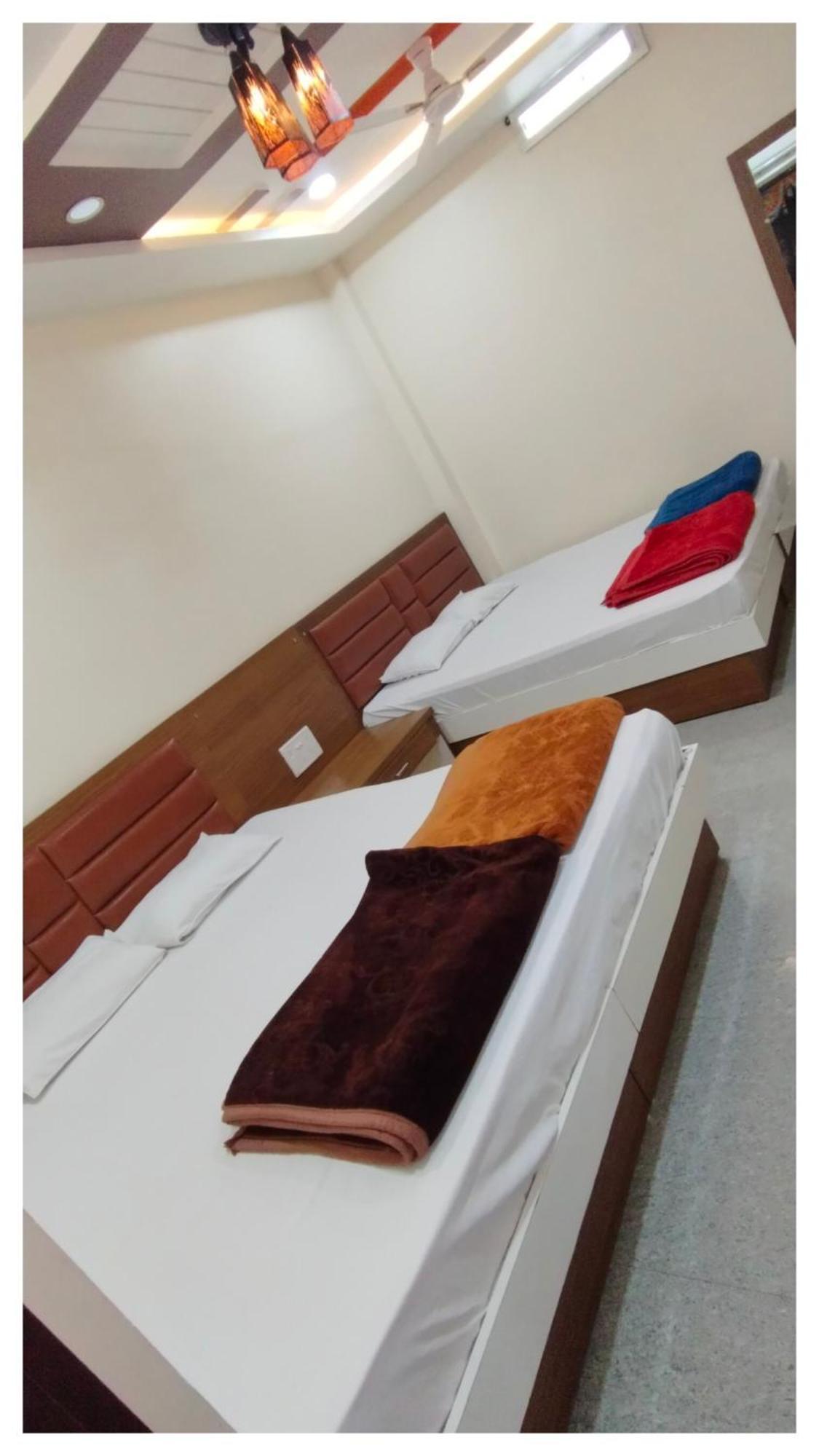 Shree Trilokeshwar Guesthouse Uddzsaín Kültér fotó